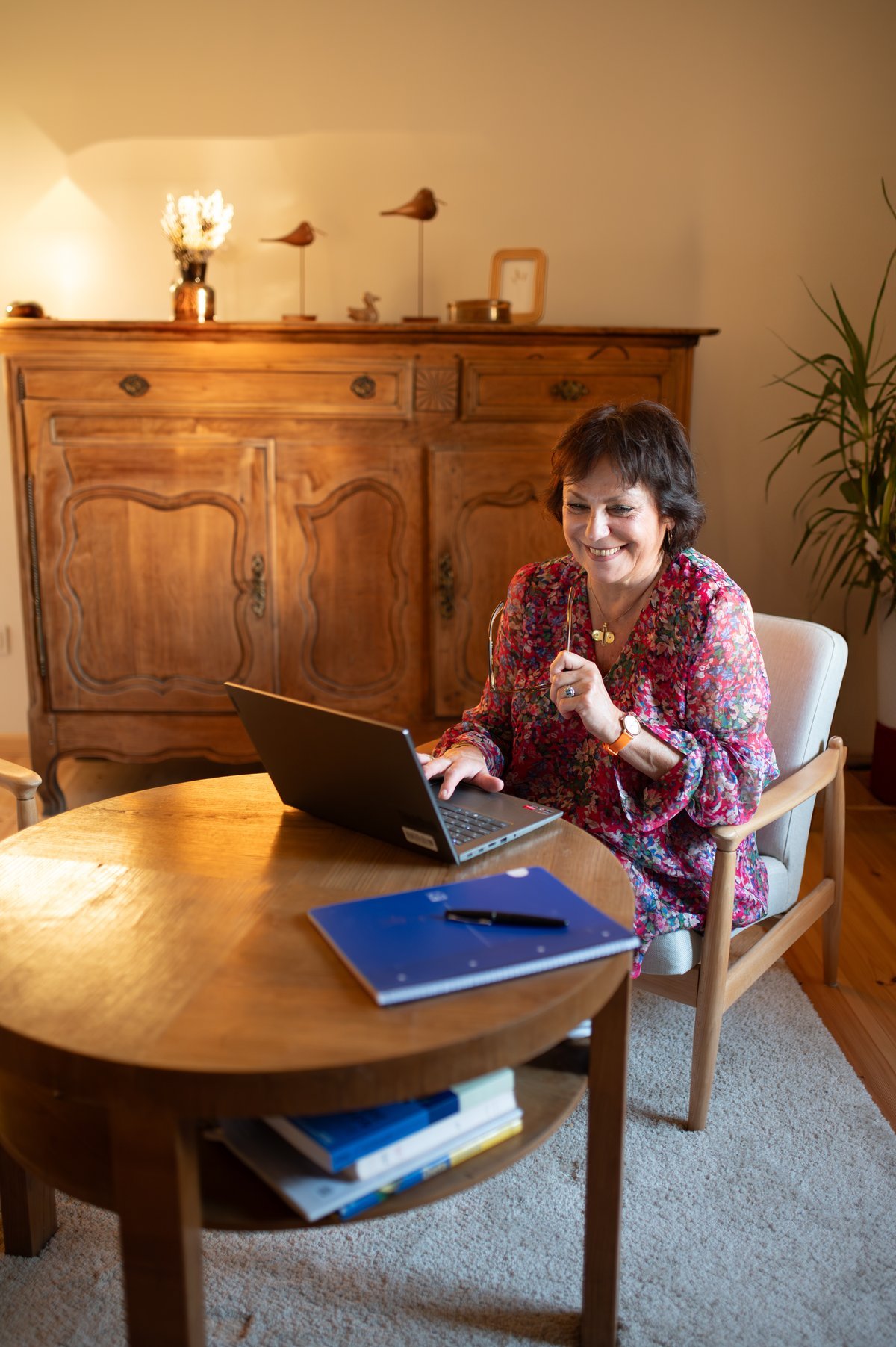 Maria Glowacz working on her laptop